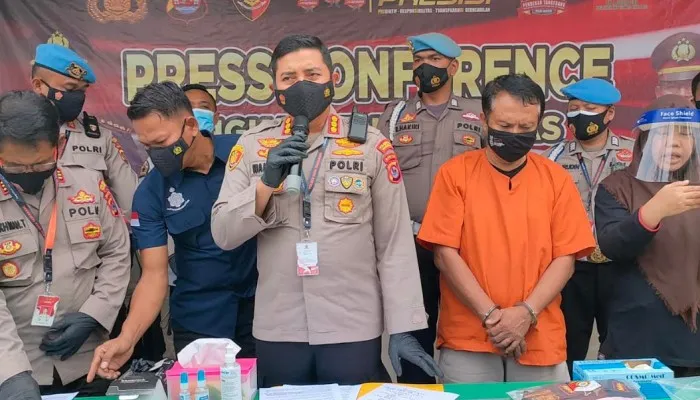 Kapolresta Tangerang, Kombes Pol Wahyu Sri Bintoro memimpin press release di Mapolsek Cisoka. (Veronica)