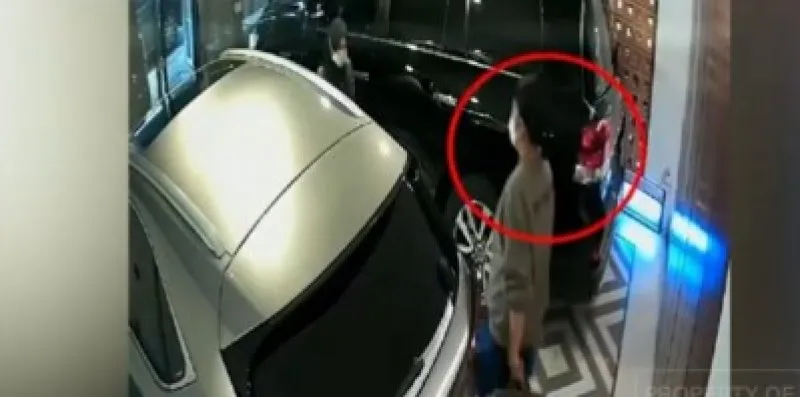 Salah satu rekaman CCTV kegiatan Putri Candrawathi, istri Ferdy Sambo yang menjadi bukti tak langsung sebagai pembunuhan berencana.(tangkapan layar)