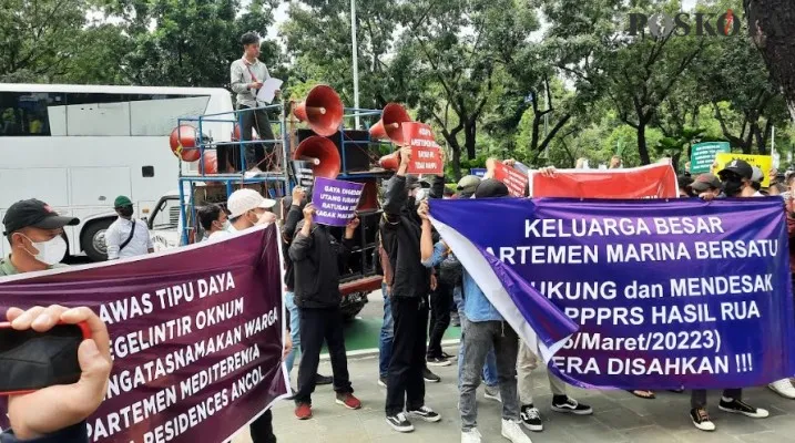 Sejumlah warga gruduk balai kota DKI Jakarta.(aldi)