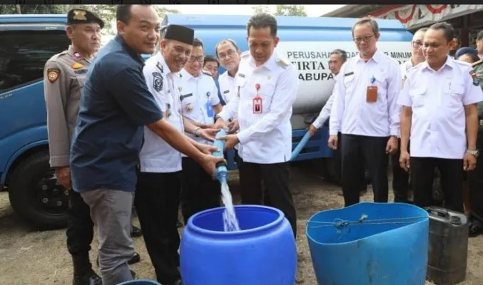 Penyaluran air bersih di Desa Kohod. (Foto/ist)