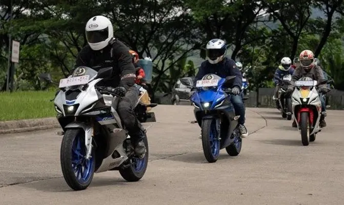 Yamaha kembali mengajak komunitas, konsumen dan media jajal All New R15 Connected dari jalan raya hingga Sirkuit Sentul. (Foto/yamaha)