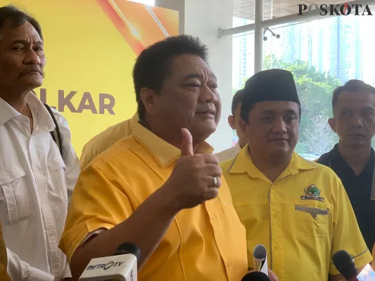 Politikus Partai Golkar, Ridwan Hisjam mendaftarkan diri sebagai bakal calon Ketum Golkar periode 2024-2029. (Poskota/Pandi Ramedhan)