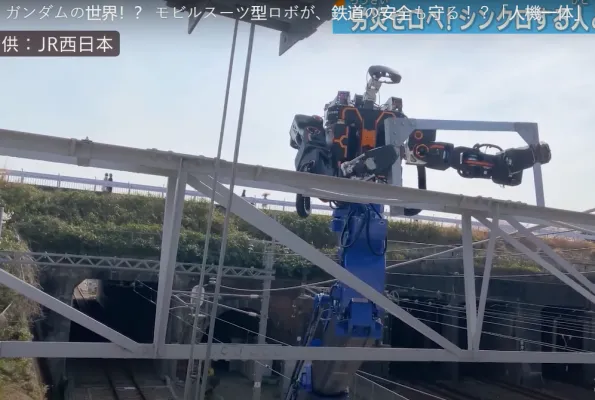 Robot humanoid di Jepang melakukan pemeliharaan jalur rel kereta. (sumber: tangkapan layar youtube/Television OSAKA NEWS)