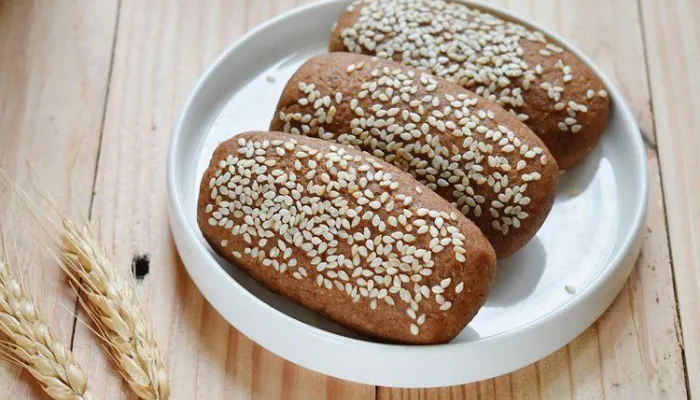 Cara membuat roti gambang. (Getty Images/RinaOkta)