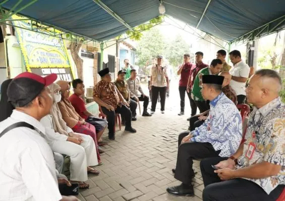 Suasan rumah duka Anggota KPPS di Kelurahan Sindang Sari, Kecamatan Pasar Kemis, Kabupaten Tangerang yang meninggal dunia saat bertugas pada Kamis (15/2/2024).(Istimewa)