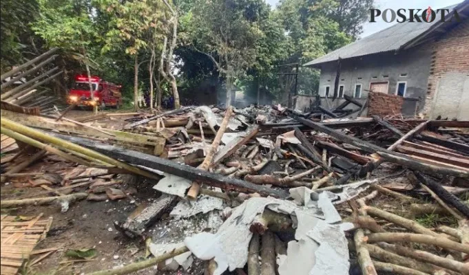 Potret rumah Nisa hangus terbakar si jago merah (yusuf)