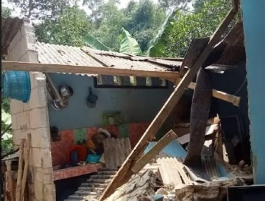 Rumah rusak akibat gempa bumi di Bogor.(Ist)