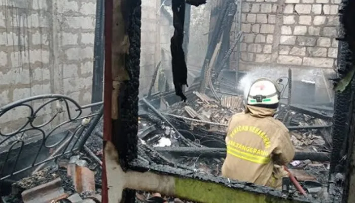 Kondisi rumah di Kecamatan Kosambi, Kabupaten Tangeranng yang terbakar pada Jumat (3/12) sore. (ist)