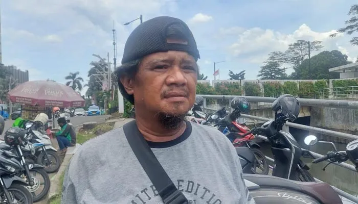 Hermawan (52) pedagang kopi, saksi di sekitar Mal Taman Anggrek, Jakarta Barat. (Pandi)