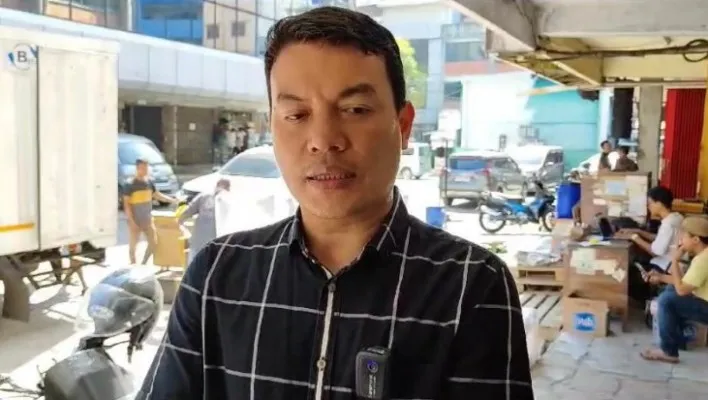 Tommy Simatupang, korban driver nakal jasa pengiriman yang barangnya dibawa kabur.(Ist)