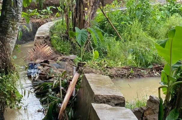 Bangunan irigasi DI Cidahu di Cikedal Pandeglang jebol akibat diguyur hujan. (Foto: Ist).