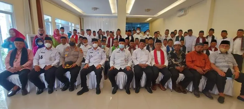 Pelantikan kepengurusan RT dan RW baru se Kelurahan Sawangan Baru dihadiri Camat Sawangan,Lurah Sawangan Baru, dan Asisten Pemerintahan dan Kesejahteraan Sosial Sekda Kota Depok, H.Drs. Sri Utomo.(angga)