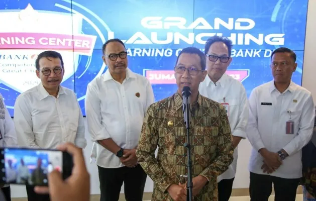 Pj Gubernur DKI Heru Budi saat meresmikan Learning Centar Bank DKI. (Ist)