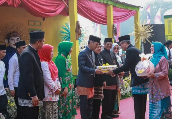 Pj Gubernur DKI Heru Budi Hartono saat menghadiri Lebaran Betawi di Monas. (Ist)