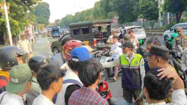 Satpol PP DKI bersama tiga pilar operasi cipta kondisi jelang perayaan malam takbiran. (Dok. Humas Pemprov DKI)