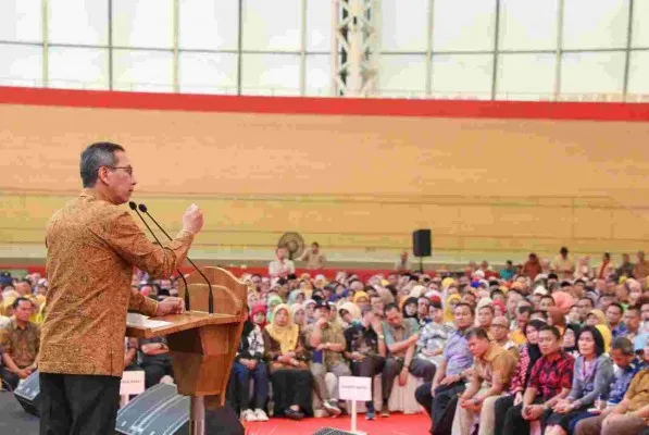 Pj Gubernur DKI Jakarta Heru Budi Hartono saat menghadiri acara silaturahmi bersama Kepala Sekolah se-DKI Jakarta di Jakarta International Velodrome, Jakarta Timur, Minggu 21 Juli 2024. (Dok. Humas)