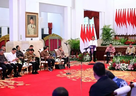 Presiden Jokowi saat meimpin Sidang Kabinet Paripurna di Istana Negara Jakarta, Senin (26/2/2024).(Biro Pers Sekretariat Presiden/Muchlis Jr)