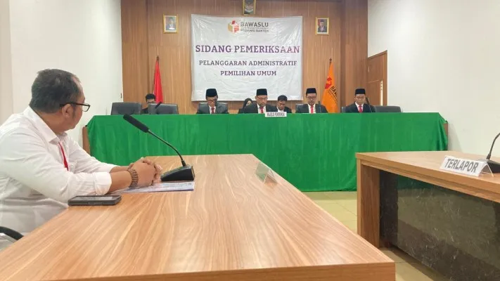 Sidang laporan dugaan penggelembungan suara Caleg DPR RI dari PDIP Dapil Banten 1 (Dok: Tim Data Pelapor, Enday Hidayat)