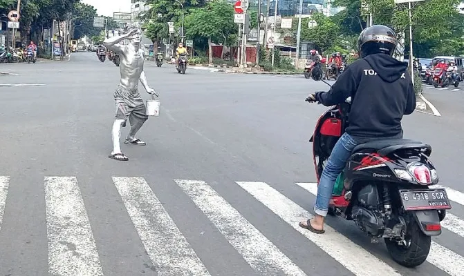 Jajaran Sudinsos Jakarta Pusat akan tindak tegas manusia silver dengan menerjunkan 83 Petugas Pelayanan, Pengawasan, dan Pengendalian Sosial (P3S). (Foto/pandi)