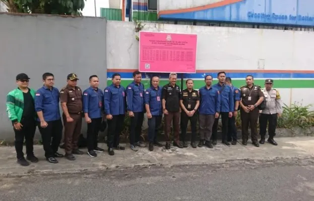 Kejaksaan Agung melalui Tim Penyidik Jaksa Agung Bidang Tindak Pidana Khusus (JAMPIDSUS) dengan Kejaksaan Negeri Kota Malang  memasang plang penyitaan aset. (Ist)