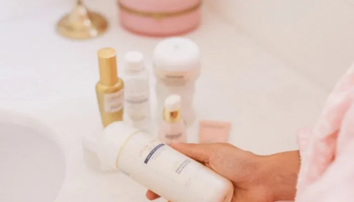 Rekomendasi skincare wajib untuk musim hujan. (Pinterest/galmeetsglam)