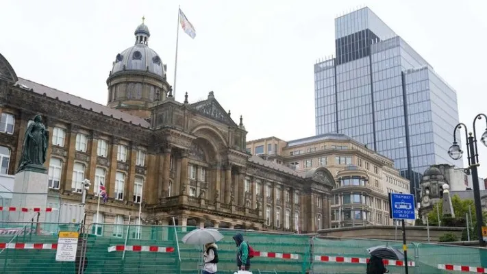 Insiden penikaman terhadap seorang remaja terjadi di Victoria Square, Kota Birmingham, Inggris. (Foto/Sky News)