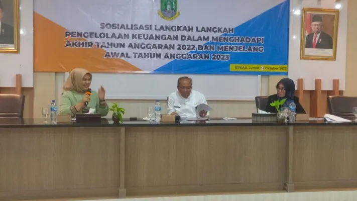 Kepala BPKAD Provinsi Banten Rina Dewiyanti saat sosialisasi dengan seluruh Pejabat PPK dan Bendahara OPD  yang digelar di Aula Kantor BPKAD Banten.(ist)