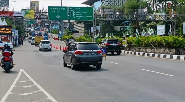 Kondisi lalu lintas puncak Kamis (20/8). (Panca aji)