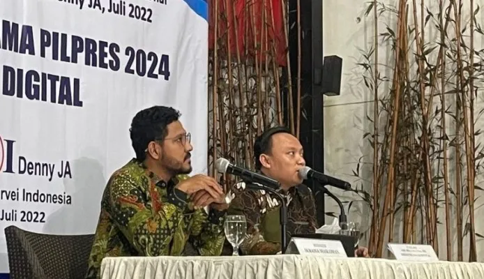 Peneliti Lingkaran Survei Indonesia (LSI) Denny JA, Ade Mulyana. (rizal)