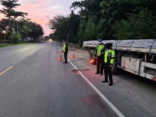 Tempat kejadian tabrak lari di jalur Pantura Rembang tewaskan seorang kakek/foto: humas Polri