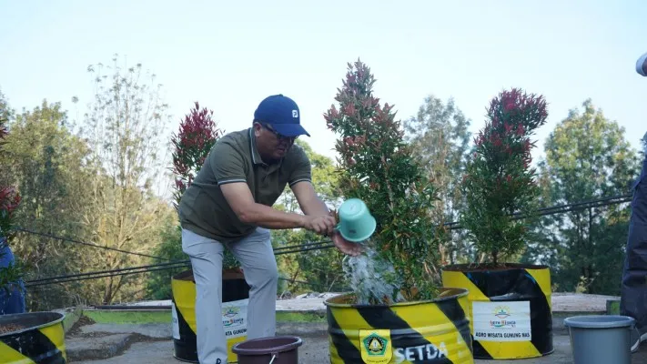 Penempatan ribuan tanaman di bekas lahan PKL Puncak Bogor. (Dok. Pemkab Bogor)