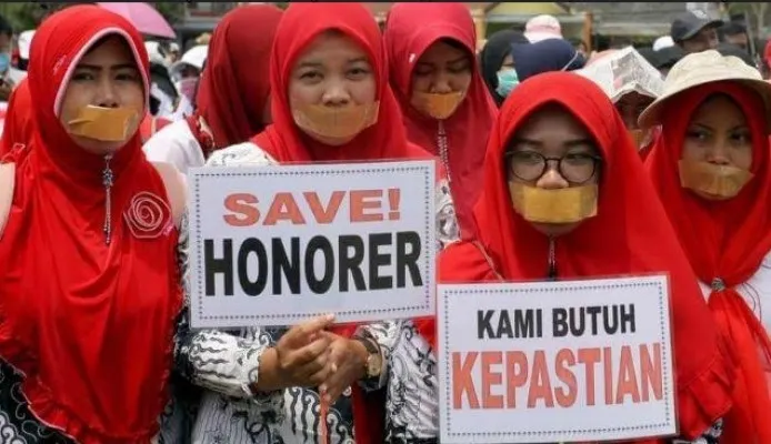 Tenaga kerja honorer saat demo.(Ist)