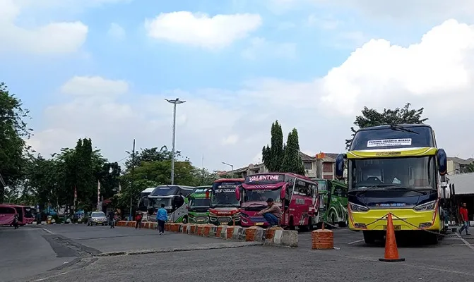 Kapasitas penumpang di Terminal Bus Kalideres, Jakarta Barat masih belum ada peningkatan meskipun ada kelonggaran PPKM Level 3. (Foto/cr01)