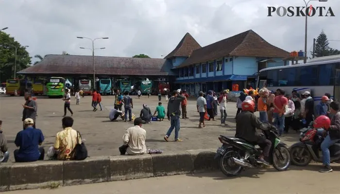 Libur Nataru, Jumlah Penumpang di Terminal Pakupatan Masih Normal ( luthfi)