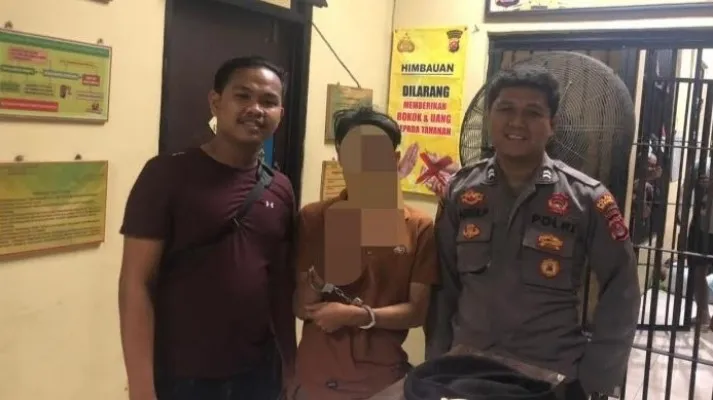 Tersangka TM saat akan dijebloskan ke penjara Polres Serang. (ist)