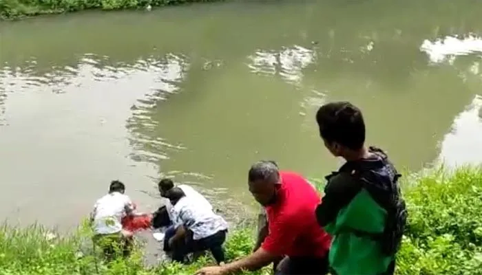 Proses evakuasi korban. (Foto/ist)