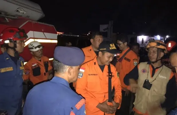 Tim SAR masih melakukan pencarian terhadap bocah yang tersert arus di Sungai Ciliwung.(Ist)