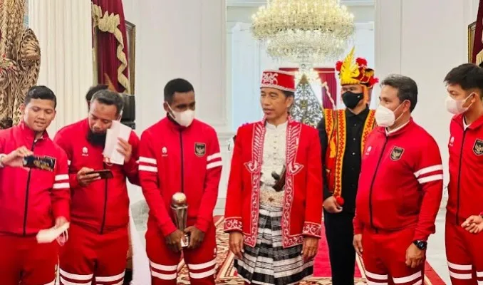 Presiden Joko Widodo saat menerima Timnas U-16. (biro pers)