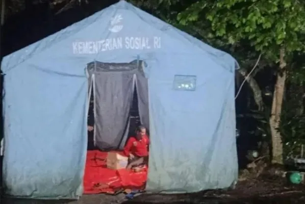 Korban bencana di Lebak tinggal di tenda darurat. (Foto: Ist).