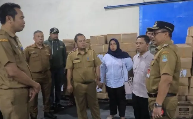 PJ Wali Kota Bekasi saat monitor gudang surat suara pemilu di Bekasi Utara. (Ist/Humas Pemkot).