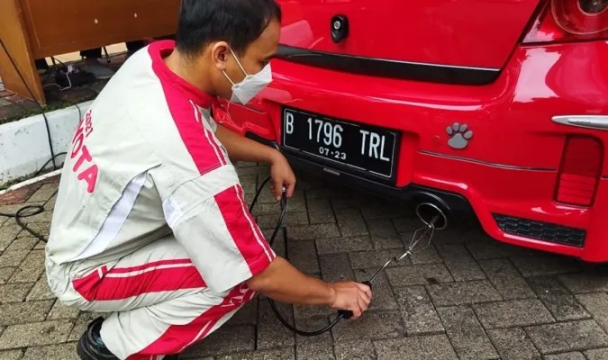 Mobil tak lulus uji emisi di Walikota Jakarta Timur ternyata karena jarang servis. (Foto/cr02)