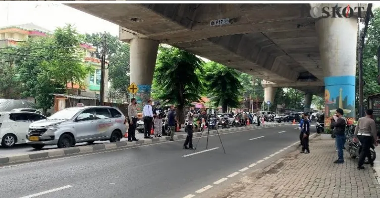 Polisi menggelar Uji Traffic Accident Analysis atau TAA di Jalan Raya Antasari, terkait kasus tabrak lari petinggi BUMN.(PKL010