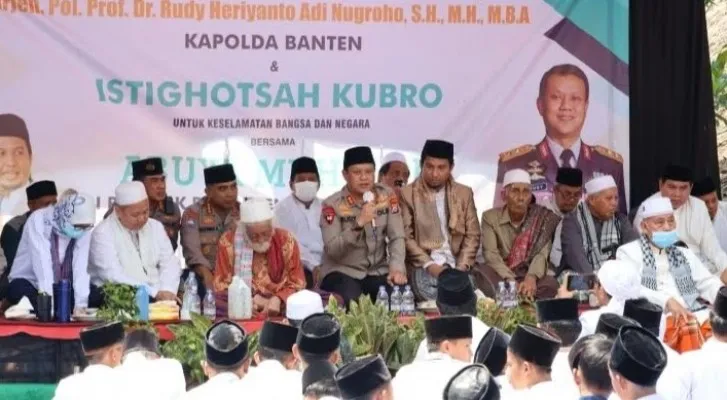 Kapolda Banten Irjen Rudy Heriyanto saat memberikan sambutan dalam acara Istighosah Qubro. (ist)