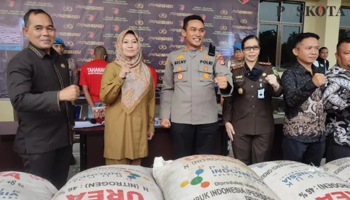 Jajaran Forkopimda Pandeglang saat konferensi pers di halaman Mapolres Pandeglang. (Foto: Samsul Fatoni).