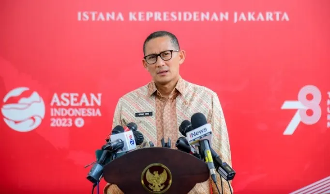 Menteri Pariwisata dan Ekonomi Kreatif Sandiaga Uno saat memberikan keterangan. (biro pers)