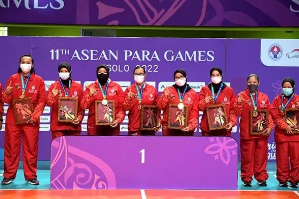 Tim voli duduk putri Indonesia berhasil meraih medali emas ASEAN Para Games 2022 (foto inaspog/kemenpora)