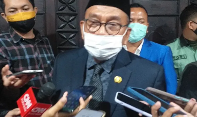 Sedang ronovasi gedung SMAN 96 rubuh, Wakil Ketua DPRD DKI Jakarta, M Taufik, desak Pemprov DKI blacklist kontraktor. (Foto/deny)