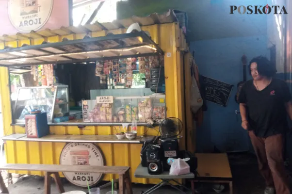 Warkop Aroji dibobol maling, pemilik gelar sayembara. Foto: Poskota/Ihsan Fahmi.