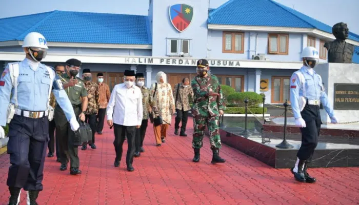 Wapres KH Ma'ruf Amin saat akan bertolak ke Tasikmalaya. (ist)