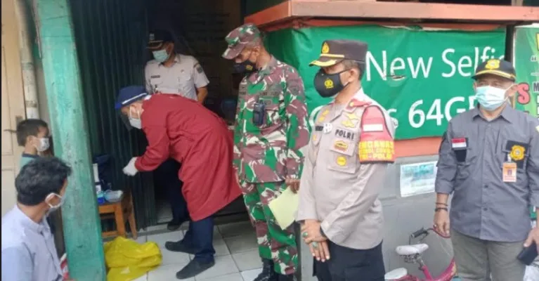 Tiga Pilar Kembangan lakukan tes swab antigen kepada warganya. (Ist).